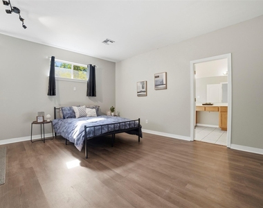 409 E Austin Ave - Photo Thumbnail 18
