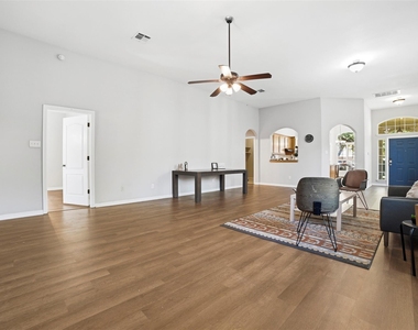 409 E Austin Ave - Photo Thumbnail 9