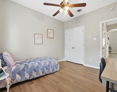 409 E Austin Ave - Photo Thumbnail 27