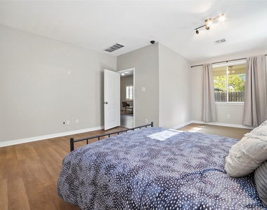 409 E Austin Ave - Photo Thumbnail 16