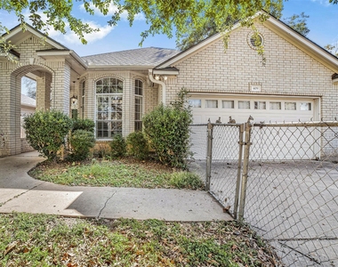 409 E Austin Ave - Photo Thumbnail 2