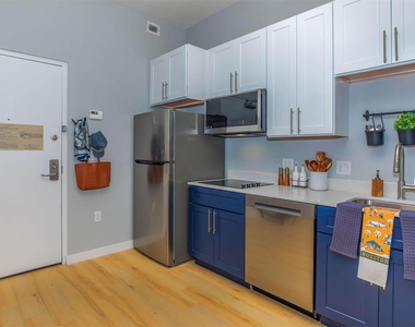 1350 Broadfield Blvd - Photo Thumbnail 4