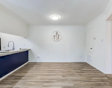 1100 Graham Drive - Photo Thumbnail 6