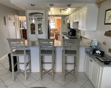 1628 Se 46th Street - Photo Thumbnail 4