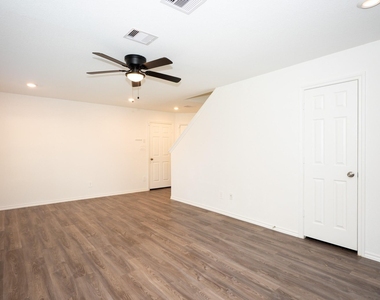 5403 Rosser Ruby Way - Photo Thumbnail 6