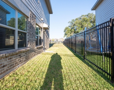 5403 Rosser Ruby Way - Photo Thumbnail 36