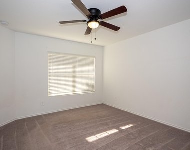5403 Rosser Ruby Way - Photo Thumbnail 12