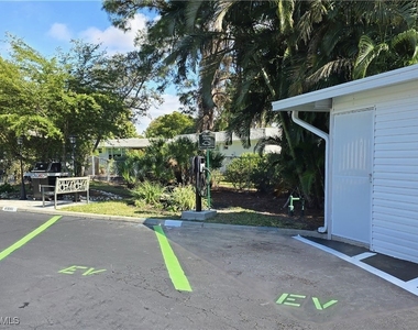69 Georgetown Boulevard - Photo Thumbnail 18