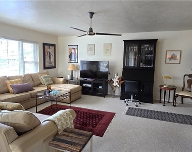 69 Georgetown Boulevard - Photo Thumbnail 4