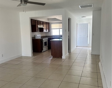 2105 Se 15th Place - Photo Thumbnail 18