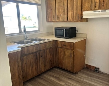 2105 Se 15th Place - Photo Thumbnail 4