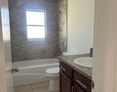 2105 Se 15th Place - Photo Thumbnail 17