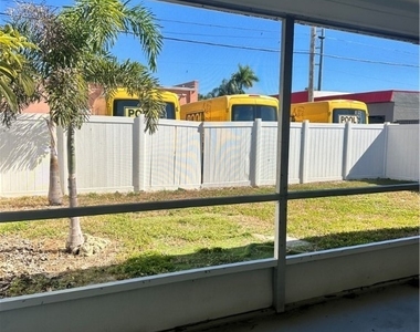 2105 Se 15th Place - Photo Thumbnail 8