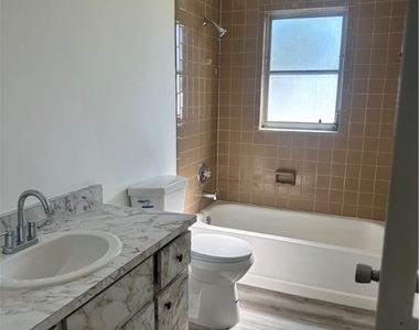 2105 Se 15th Place - Photo Thumbnail 5