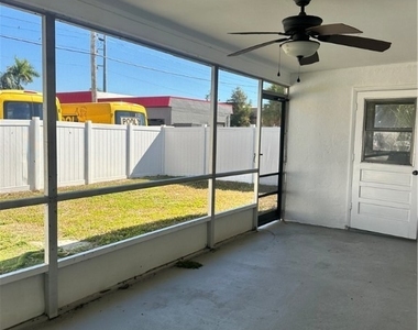 2105 Se 15th Place - Photo Thumbnail 7