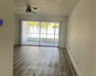 2105 Se 15th Place - Photo Thumbnail 3