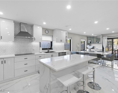 659 108th Avenue N - Photo Thumbnail 9