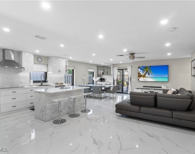 659 108th Avenue N - Photo Thumbnail 1