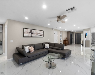 659 108th Avenue N - Photo Thumbnail 5