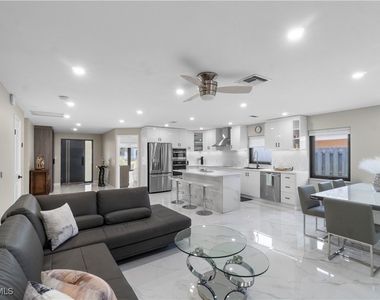 659 108th Avenue N - Photo Thumbnail 6