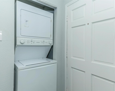 3001 Hillcroft Street - Photo Thumbnail 6