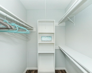 3001 Hillcroft Street - Photo Thumbnail 4
