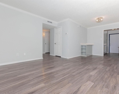 3001 Hillcroft Street - Photo Thumbnail 8