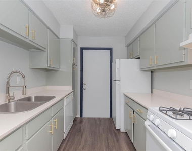 3001 Hillcroft Street - Photo Thumbnail 10