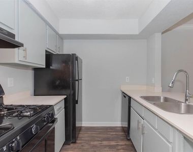 3001 Hillcroft Street - Photo Thumbnail 20