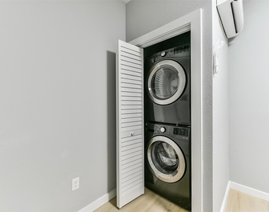 1350 Broadfield Blvd - Photo Thumbnail 12