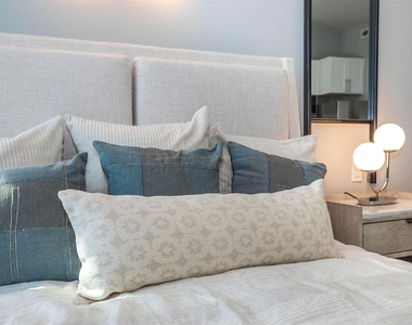 1350 Broadfield Blvd - Photo Thumbnail 7