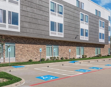1350 Broadfield Blvd - Photo Thumbnail 25