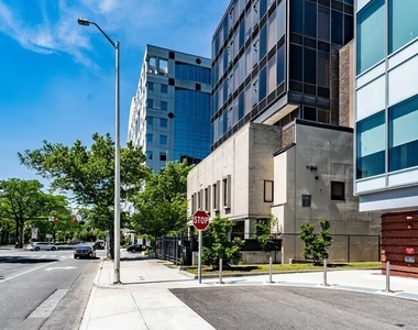 333 State Street - Photo Thumbnail 4