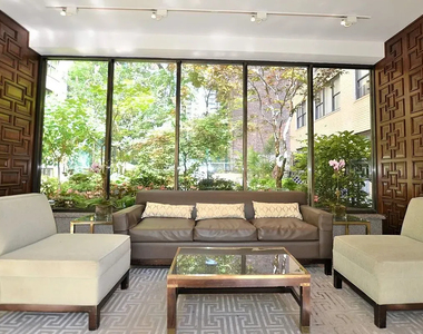 East 49th Street - Photo Thumbnail 5