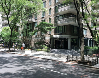 East 49th Street - Photo Thumbnail 7