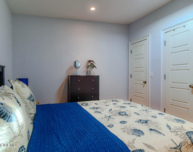 94 Clark Avenue - Photo Thumbnail 15