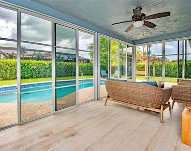 6557 Country Wood Way - Photo Thumbnail 17