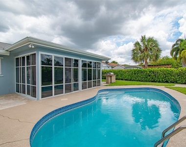6557 Country Wood Way - Photo Thumbnail 20