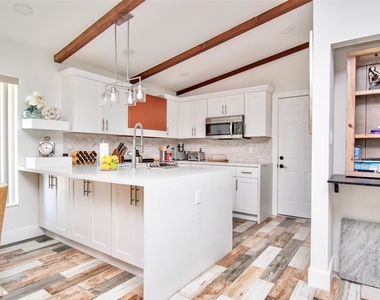 6557 Country Wood Way - Photo Thumbnail 3