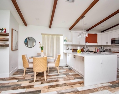6557 Country Wood Way - Photo Thumbnail 4