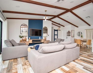 6557 Country Wood Way - Photo Thumbnail 7