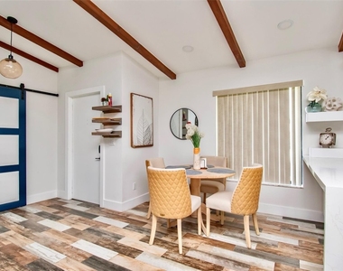 6557 Country Wood Way - Photo Thumbnail 5