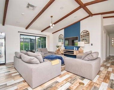 6557 Country Wood Way - Photo Thumbnail 6