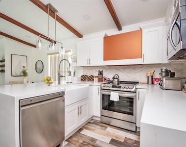 6557 Country Wood Way - Photo Thumbnail 2