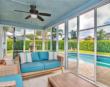 6557 Country Wood Way - Photo Thumbnail 19