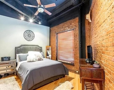 910 Houston Street - Photo Thumbnail 12