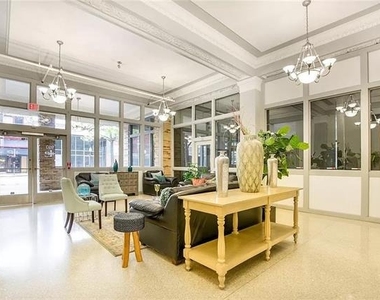 910 Houston Street - Photo Thumbnail 4