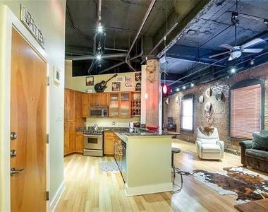 910 Houston Street - Photo Thumbnail 10