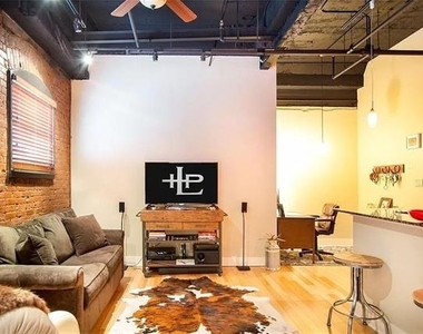 910 Houston Street - Photo Thumbnail 8
