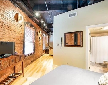 910 Houston Street - Photo Thumbnail 13